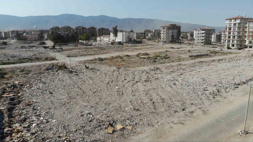 1 dakikada yok oldu... Enkaz kalktıkça yıkım ortaya çıkıyor 1